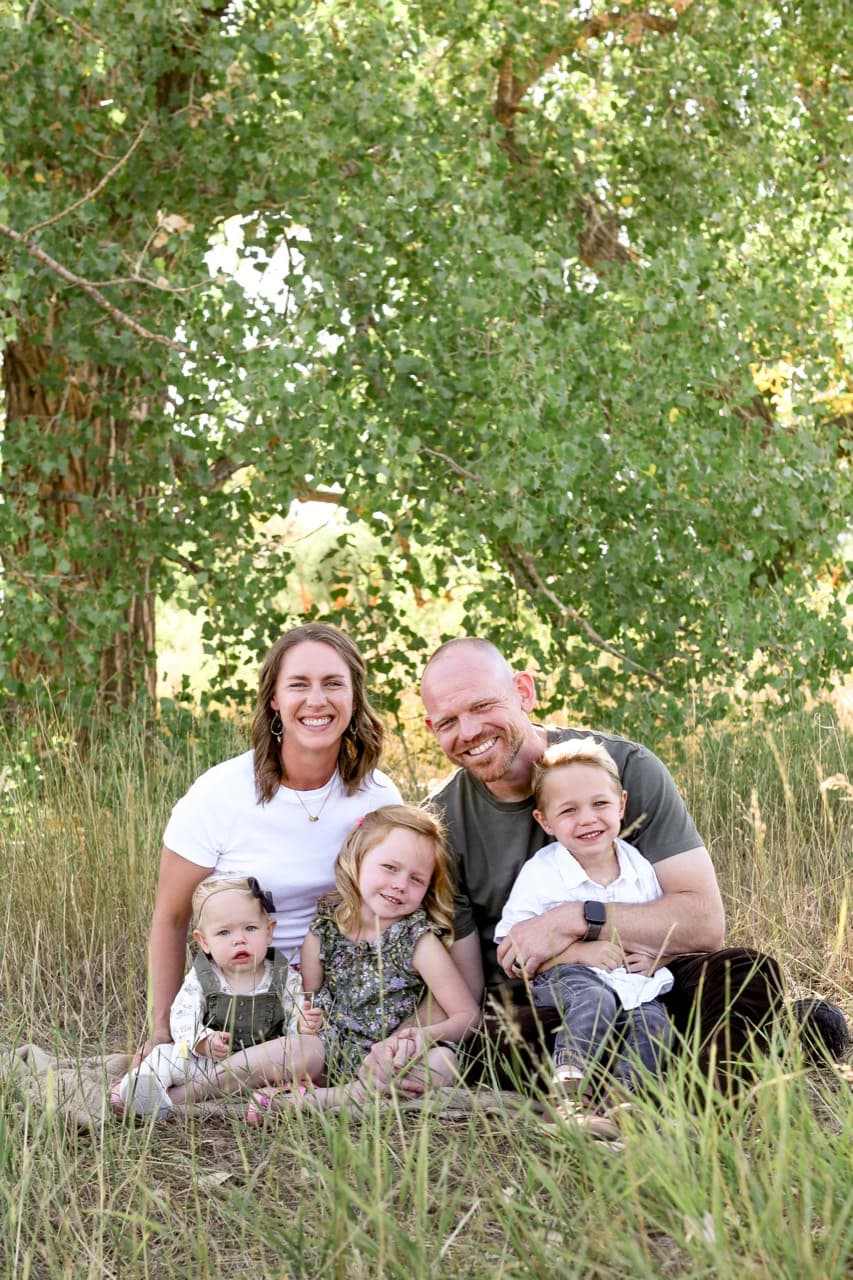 Lizi Shaw with her family sitting outdoors